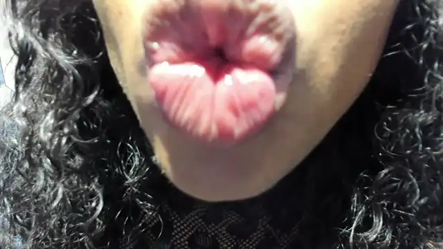 Snapshot of Niyirey1 chatting on 04/28/26, 01:05 Niyirey1 online show from 04/28/26, 01:05