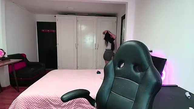 yesie hot online show from 09/30/25, 01:21