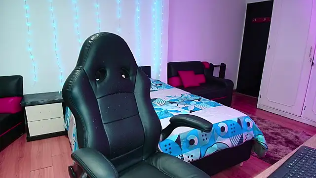 yesie hot online show from 12/02/25, 12:27