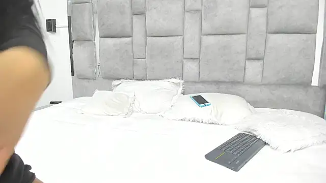 Snapshot of Candy_And_Andy_ chatting on 03/15/25, 01:52 Candy And Andy online show from 03/15/25, 01:52