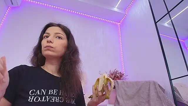 Anna Lewis online show from 04/17/26, 07:00