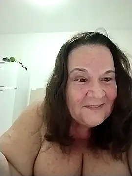 Snapshot of Yaya_Mineira chatting on 09/21/25, 12:12 Yaya Mineira online show from 09/21/25, 12:12