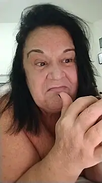 Snapshot of Yaya_Mineira chatting on 06/14/26, 02:24 Yaya Mineira online show from 06/14/26, 02:24
