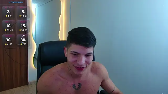 Snapshot of harrisoncuper chatting on 05/15/26, 02:40 harrisoncuper online show from 05/15/26, 02:40