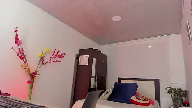 alicia rouusel online show from 03/23/25, 12:47