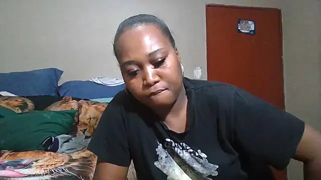 Snapshot of EbonySeductressx chatting on 10/16/25, 05:47 EbonySeductressx online show from 10/16/25, 05:47