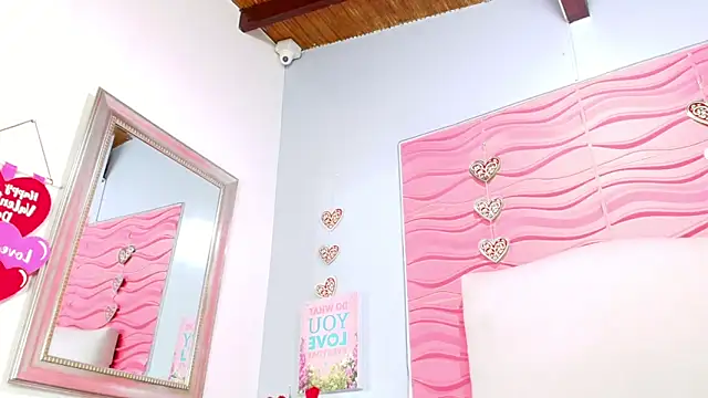 Snapshot of _Valeria_Brown chatting on 02/14/25, 11:20 Valeria Brown online show from 02/14/25, 11:20