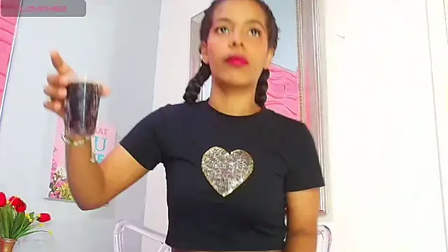 Snapshot of _Valeria_Brown chatting on 03/06/25, 08:27 Valeria Brown online show from 03/06/25, 08:27