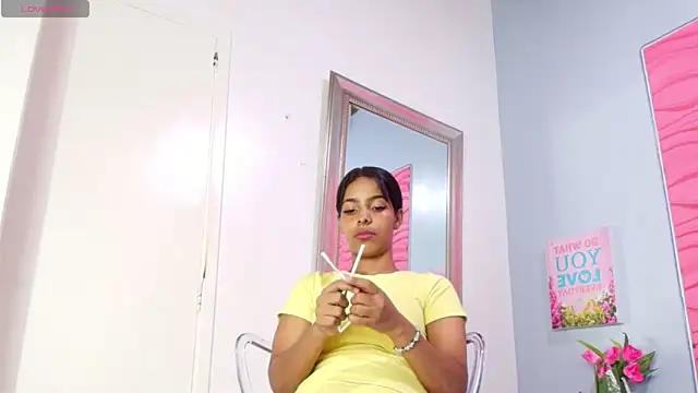 Snapshot of _Valeria_Brown chatting on 03/19/25, 01:10 Valeria Brown online show from 03/19/25, 01:10