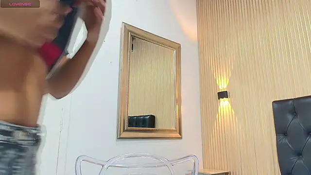 Snapshot of _Valeria_Brown chatting on 09/13/25, 08:08 Valeria Brown online show from 09/13/25, 08:08