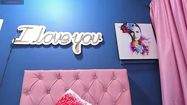 Snapshot of _Valeria_Brown chatting on 09/28/25, 08:03 Valeria Brown online show from 09/28/25, 08:03