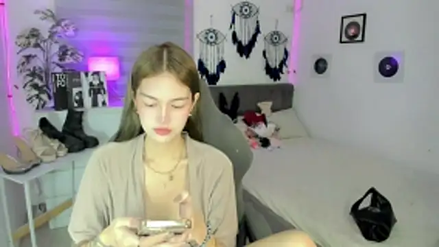 AlexandraMooree online show from 04/02/26, 09:12