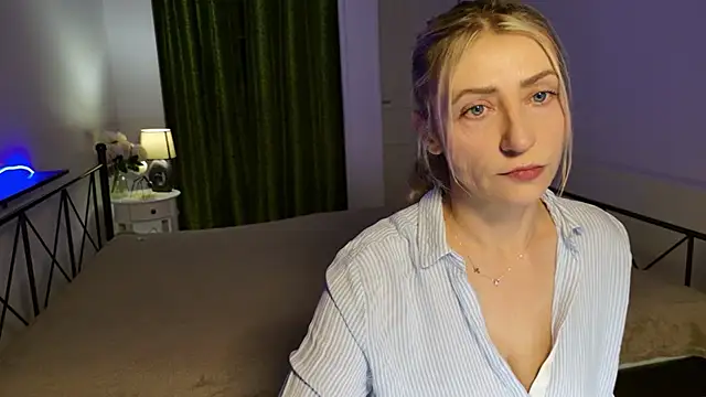 Snapshot of ZoeGrant chatting on 01/15/26, 08:56 ZoeGrant online show from 01/15/26, 08:56