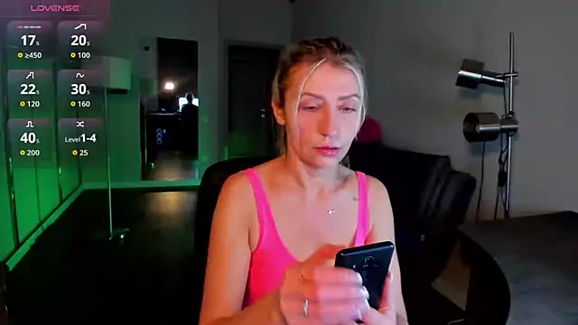 Snapshot of ZoeGrant chatting on 02/08/26, 09:51 ZoeGrant online show from 02/08/26, 09:51