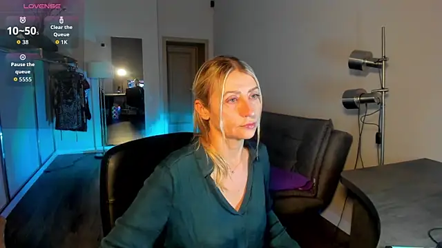 Snapshot of ZoeGrant chatting on 02/17/26, 09:43 ZoeGrant online show from 02/17/26, 09:43