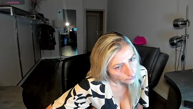 Snapshot of ZoeGrant chatting on 02/21/26, 06:31 ZoeGrant online show from 02/21/26, 06:31