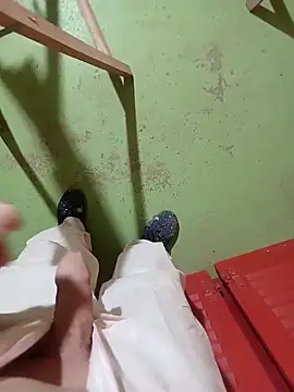 Snapshot of GeilerSchweizer chatting on 12/15/25, 08:29 GeilerSchweizer online show from 12/15/25, 08:29