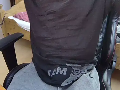 Snapshot of KmlBI26 chatting on 10/15/25, 09:20 KmlBI26 online show from 10/15/25, 09:20