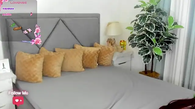 Snapshot of Miss_Cattleya69 chatting on 11/17/25, 01:28 Miss Cattleya69 online show from 11/17/25, 01:28