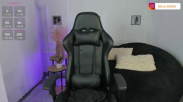 Snapshot of BellaRossii chatting on 11/12/25, 12:44 BellaRossii online show from 11/12/25, 12:44