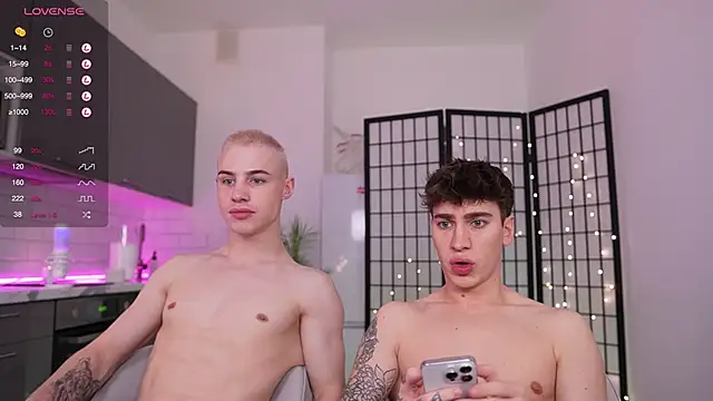 Snapshot of Evan__White_ chatting on 12/01/24, 05:35 Evan  White  online show from 12/01/24, 05:35