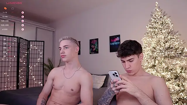 Snapshot of Evan__White_ chatting on 12/27/24, 04:10 Evan  White  online show from 12/27/24, 04:10