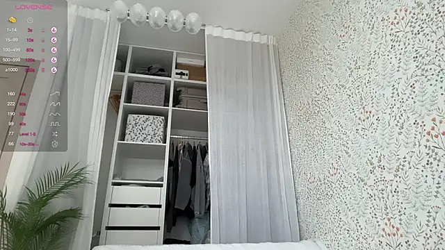 Snapshot of Evan__White_ chatting on 09/14/25, 06:01 Evan  White  online show from 09/14/25, 06:01