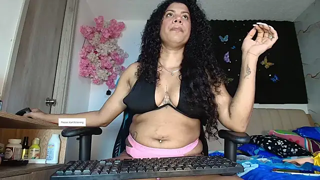 Snapshot of Hot_Brunette34 chatting on 05/28/26, 10:18 Hot Brunette34 online show from 05/28/26, 10:18