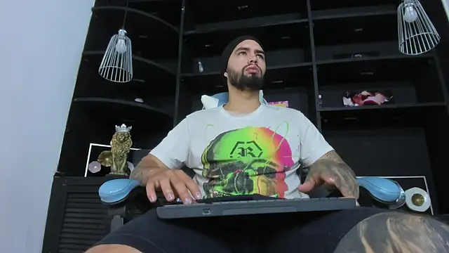 Snapshot of matteosantos chatting on 02/02/25, 12:13 matteosantos online show from 02/02/25, 12:13