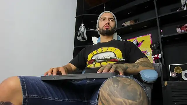 Snapshot of matteosantos chatting on 02/03/25, 10:25 matteosantos online show from 02/03/25, 10:25