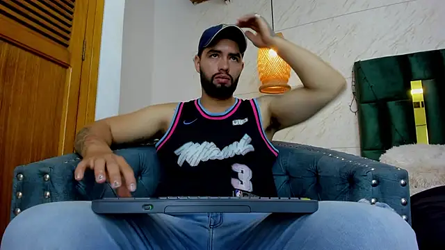 Snapshot of matteosantos chatting on 02/08/25, 11:33 matteosantos online show from 02/08/25, 11:33