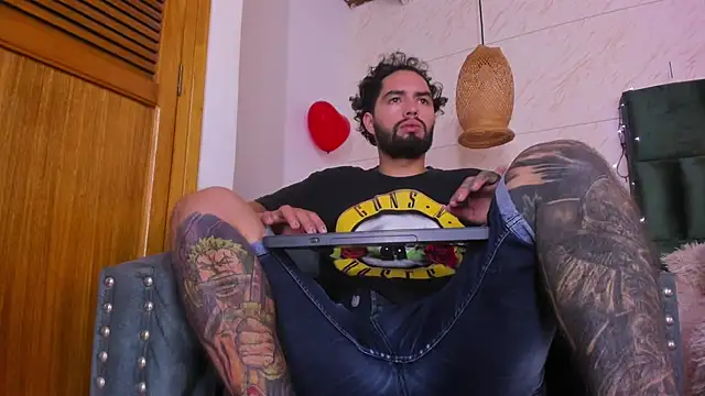 Snapshot of matteosantos chatting on 02/15/25, 03:39 matteosantos online show from 02/15/25, 03:39