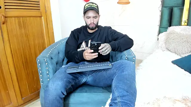 Snapshot of matteosantos chatting on 02/18/25, 11:22 matteosantos online show from 02/18/25, 11:22