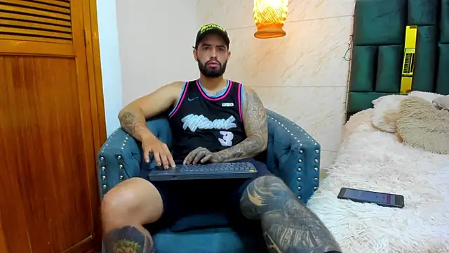 Snapshot of matteosantos chatting on 02/21/25, 11:22 matteosantos online show from 02/21/25, 11:22