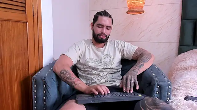 Snapshot of matteosantos chatting on 02/22/25, 02:41 matteosantos online show from 02/22/25, 02:41