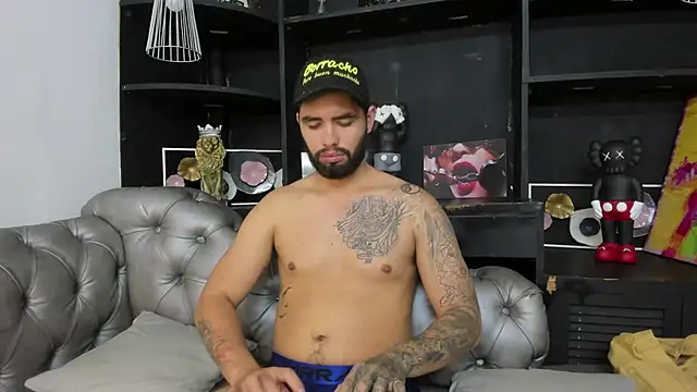 Snapshot of matteosantos chatting on 02/25/25, 02:33 matteosantos online show from 02/25/25, 02:33