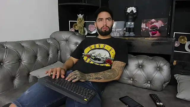 Snapshot of matteosantos chatting on 02/26/25, 12:14 matteosantos online show from 02/26/25, 12:14