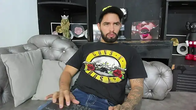 Snapshot of matteosantos chatting on 02/26/25, 03:52 matteosantos online show from 02/26/25, 03:52