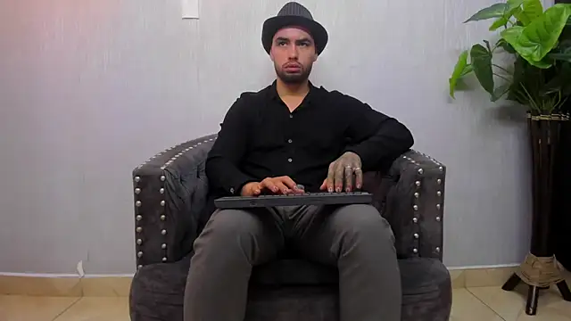 Snapshot of matteosantos chatting on 02/28/25, 11:25 matteosantos online show from 02/28/25, 11:25