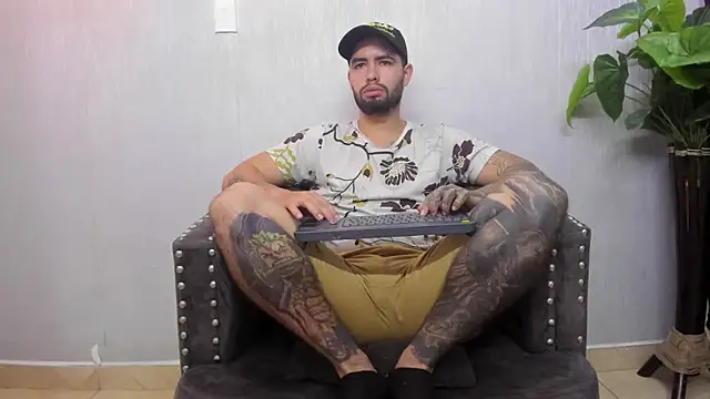 Snapshot of matteosantos chatting on 03/16/25, 12:11 matteosantos online show from 03/16/25, 12:11