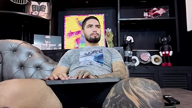 Snapshot of matteosantos chatting on 09/25/25, 11:47 matteosantos online show from 09/25/25, 11:47