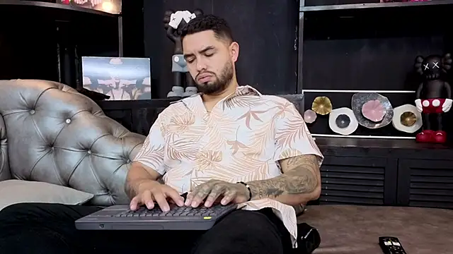 Snapshot of matteosantos chatting on 10/04/25, 11:52 matteosantos online show from 10/04/25, 11:52