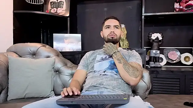 Snapshot of matteosantos chatting on 10/07/25, 11:51 matteosantos online show from 10/07/25, 11:51