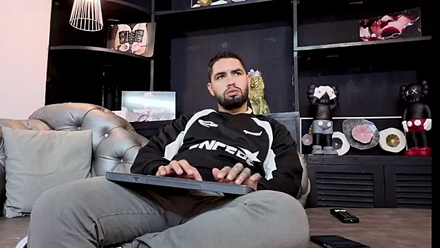 Snapshot of matteosantos chatting on 10/09/25, 11:30 matteosantos online show from 10/09/25, 11:30