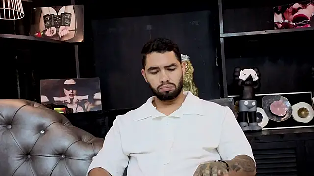 Snapshot of matteosantos chatting on 10/13/25, 11:43 matteosantos online show from 10/13/25, 11:43