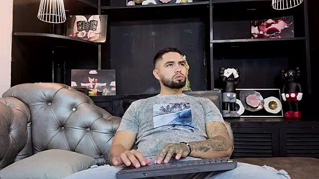 Snapshot of matteosantos chatting on 10/15/25, 11:43 matteosantos online show from 10/15/25, 11:43