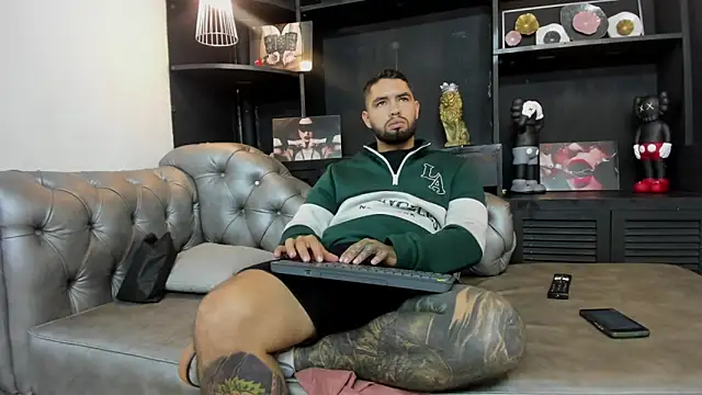 Snapshot of matteosantos chatting on 10/19/25, 11:00 matteosantos online show from 10/19/25, 11:00