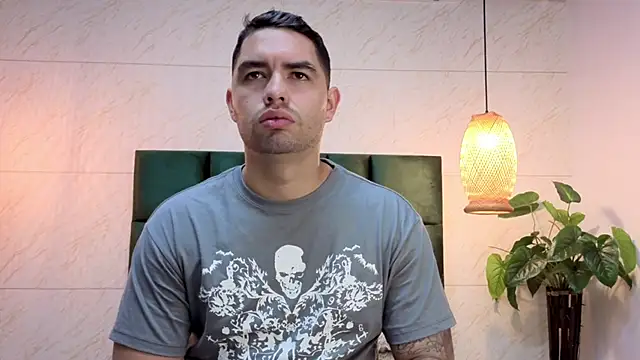 Snapshot of matteosantos chatting on 10/21/25, 11:55 matteosantos online show from 10/21/25, 11:55