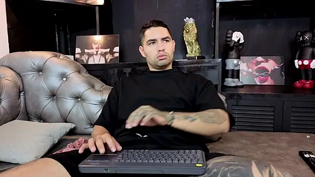 Snapshot of matteosantos chatting on 10/22/25, 11:43 matteosantos online show from 10/22/25, 11:43