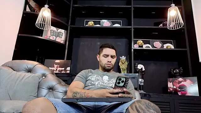 Snapshot of matteosantos chatting on 10/31/25, 11:11 matteosantos online show from 10/31/25, 11:11